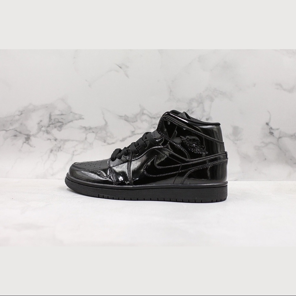 Wmns Jordan’s 1 Mid